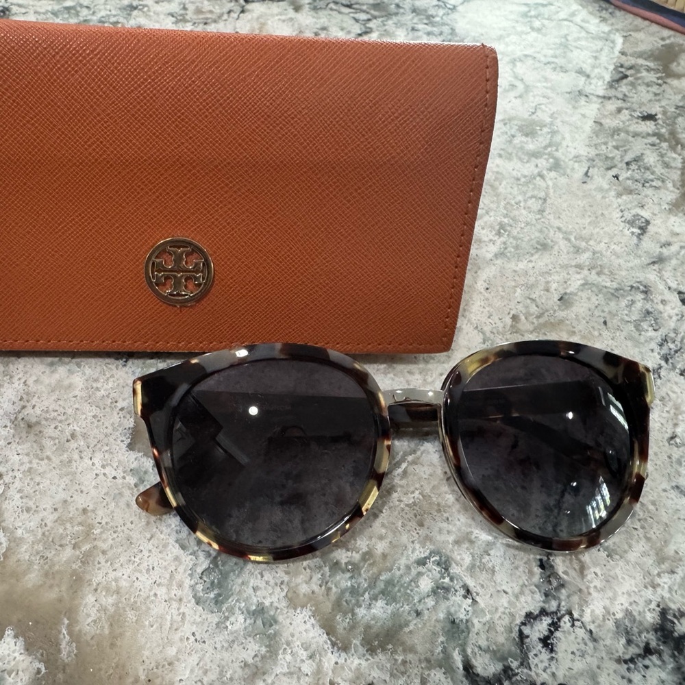 Tory Burch Brown Sunglasses with Tortoiseshell Frames